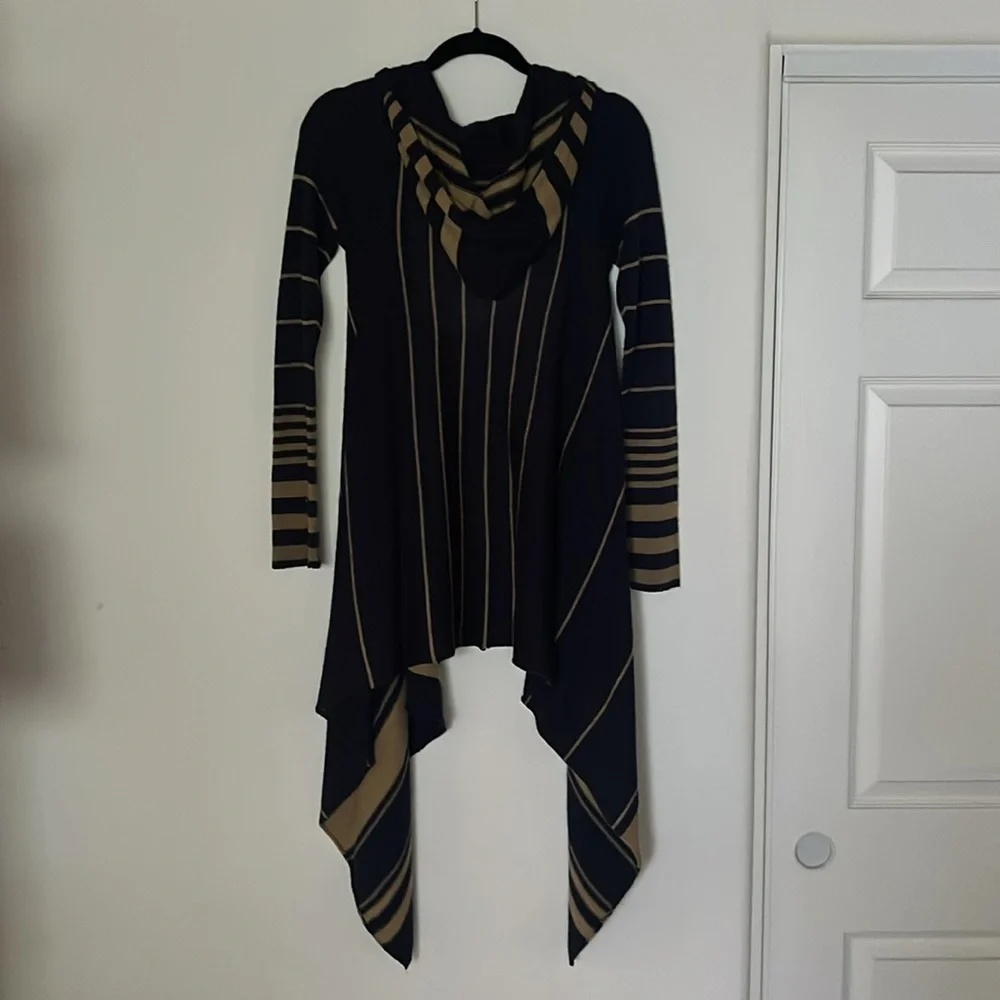 Indah Sweater - Picture 7 of 8